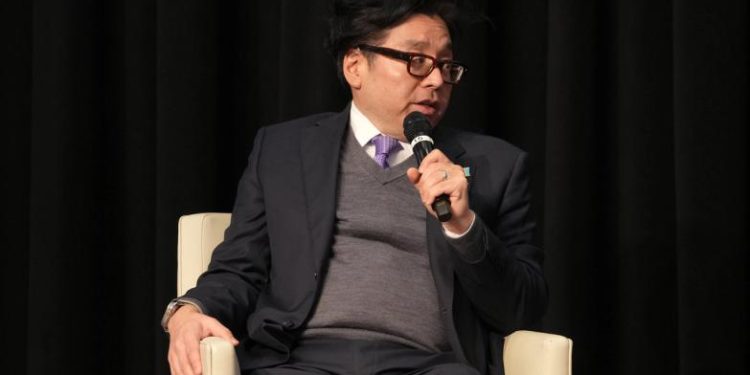 Tom Lee responds to controversy surrounding Fundstrat’s differing bitcoin outlooks