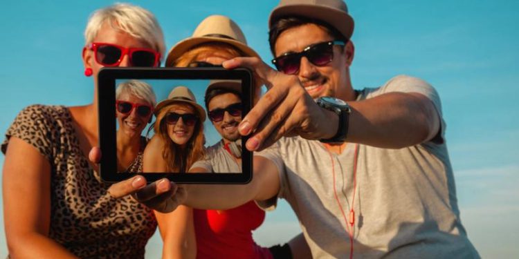 Farcaster Switches to Wallet-First Strategy to Grow Its Social App