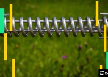 Altcoins, led by dash, heat up as bitcoin nears breakout: Crypto Markets Today